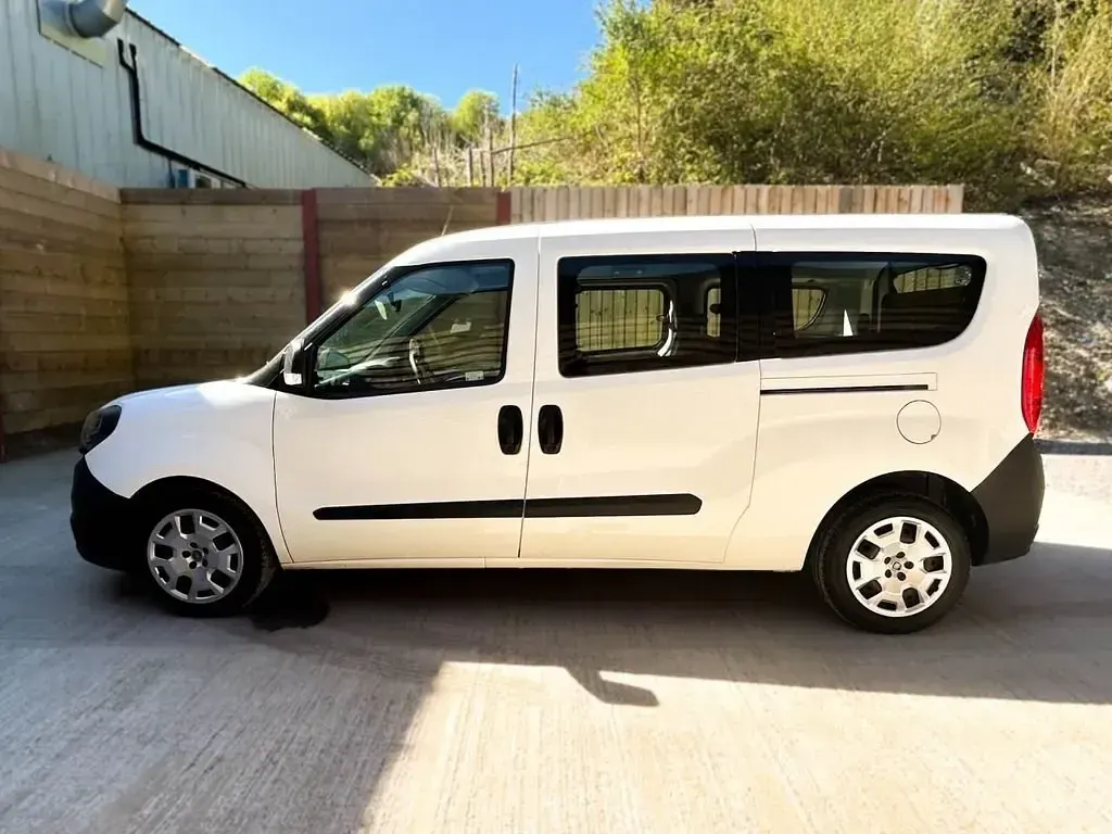 Używany Fiat Doblò Active 2018 Biały Minivan
