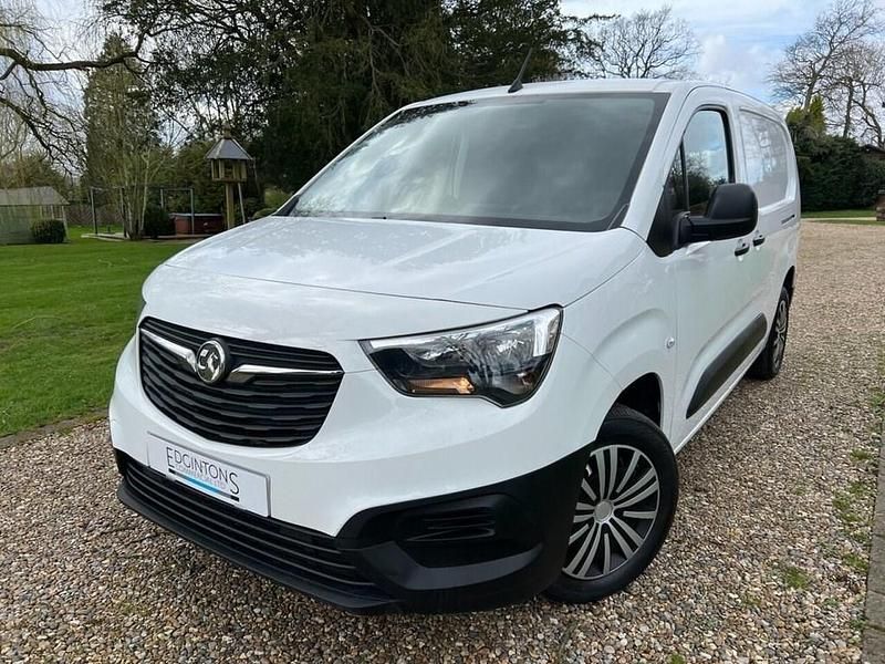 Used Vauxhall Combo Edition 100 HP (73 kW) 2019 White MPV