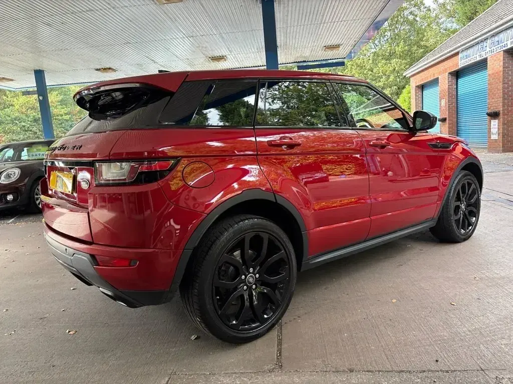 Used Land Rover Range Rover evoque HSE Dynamic 180 HP (132 kW) 2018 Red Estate