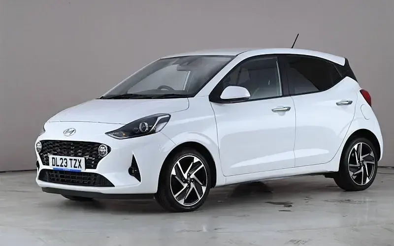 Used Hyundai i10 Premium 67 HP (49 kW) 2023 White Hatchback