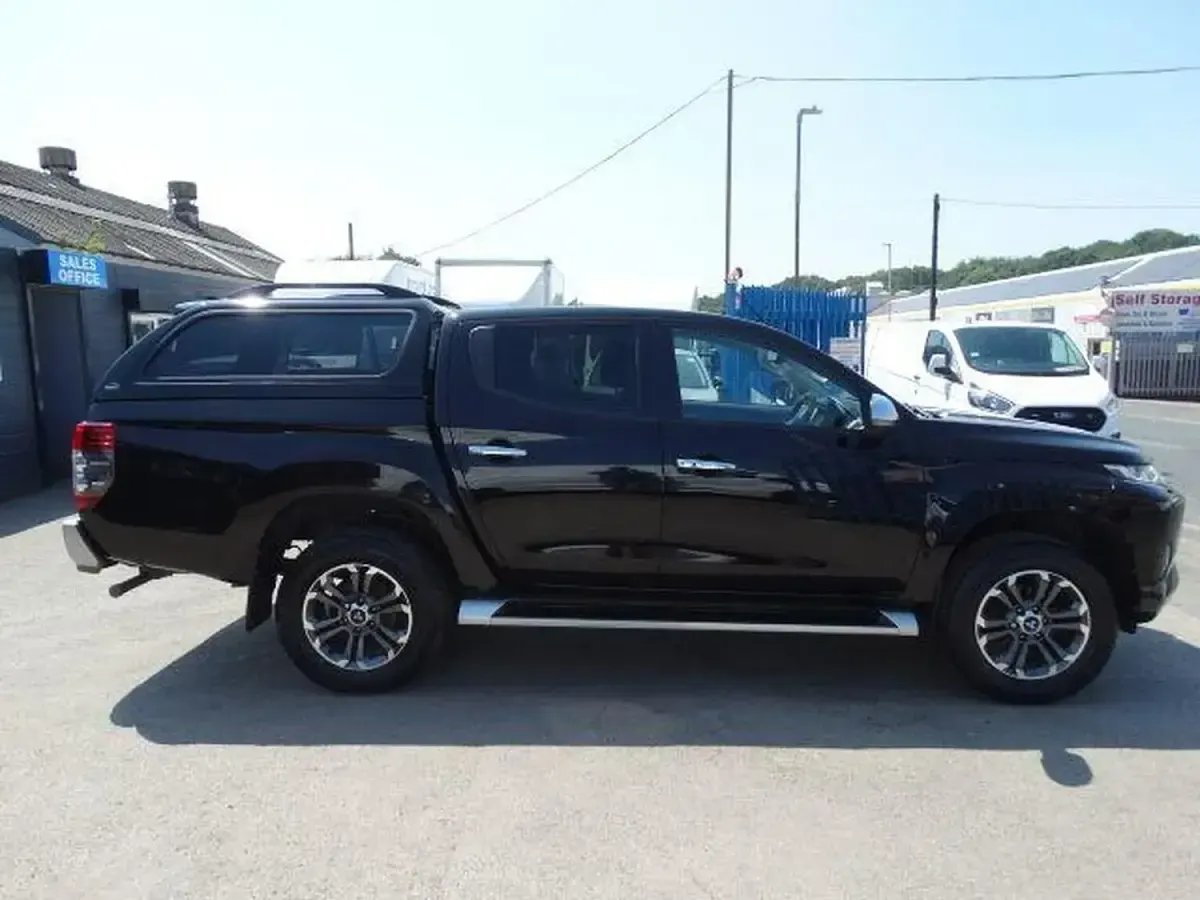 Used Mitsubishi L200 150 HP (110 kW) 2021 Black Pickup
