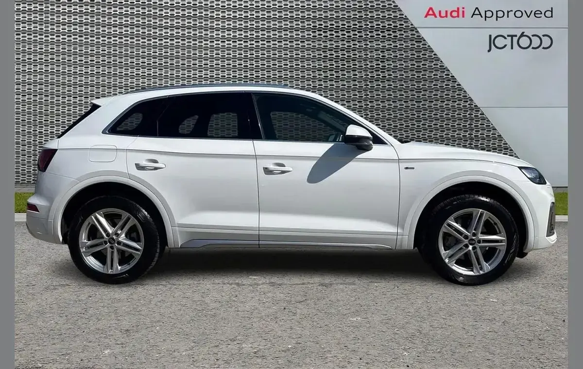 Used Audi Q5 S-Line 261 HP (191 kW) 2022 White SUV