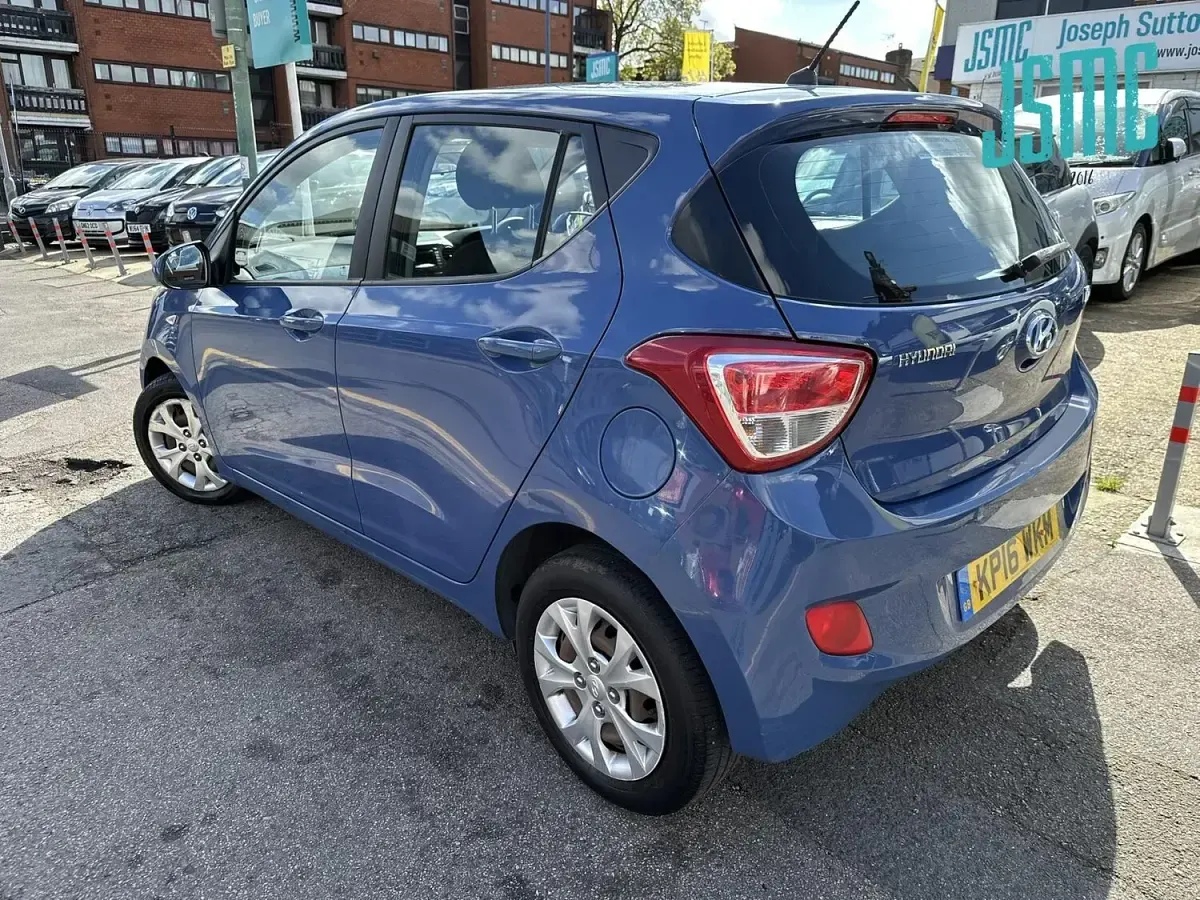 Used Hyundai i10 SE 66 HP (48 kW) 2016 Blue Hatchback