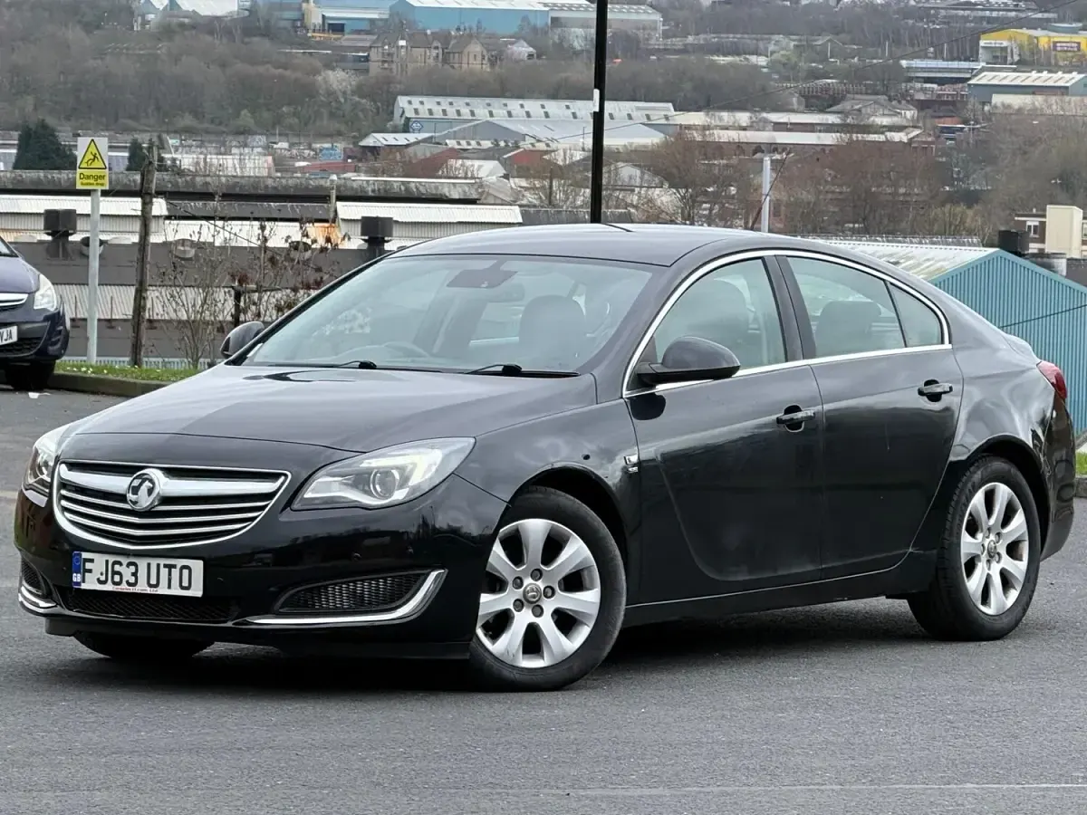 Used Vauxhall Insignia 140 HP (102 kW) 2013 Black Hatchback