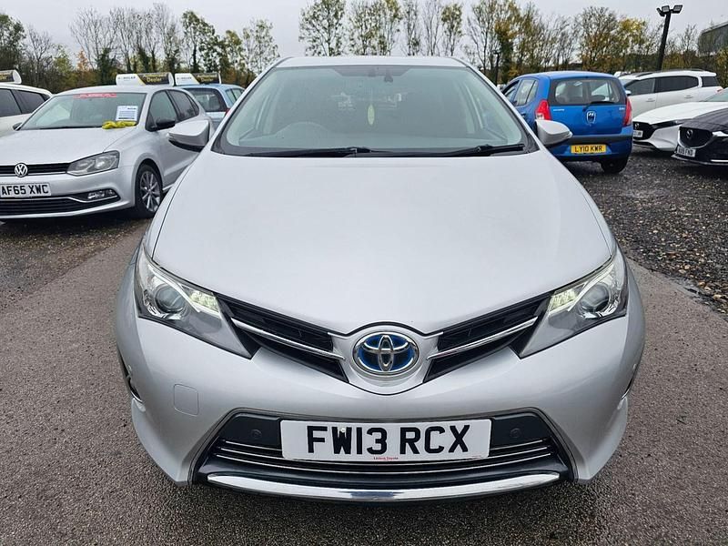 Silver Used 2013 Toyota Auris Hybrid Hatchback | £7,798 (Fair price) - Image 1/4