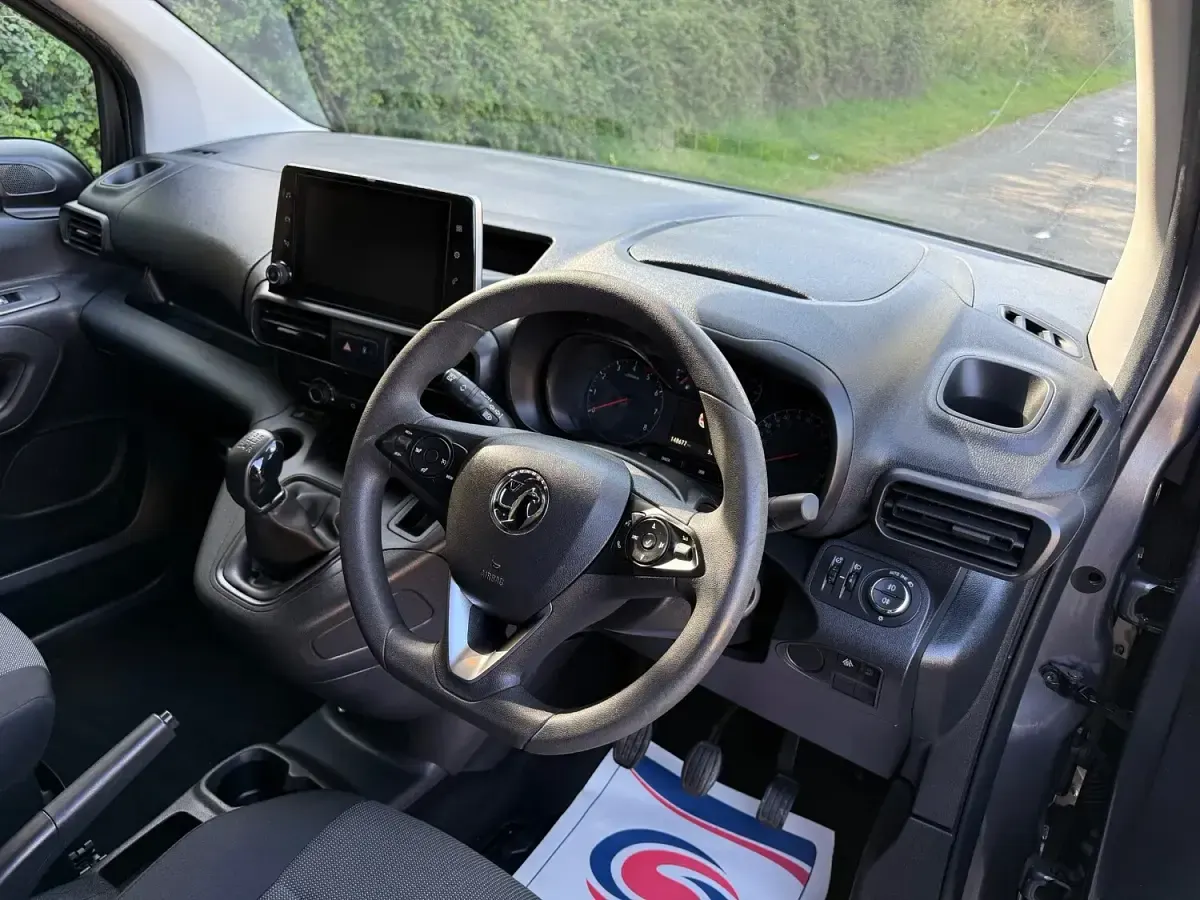 Używany Vauxhall Combo Sportive 100 KM (73 kW) 2019 Szary Minivan