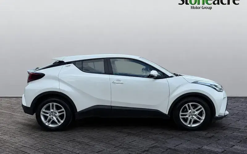 Used Toyota C-HR 140 HP (102 kW) 2026 White SUV