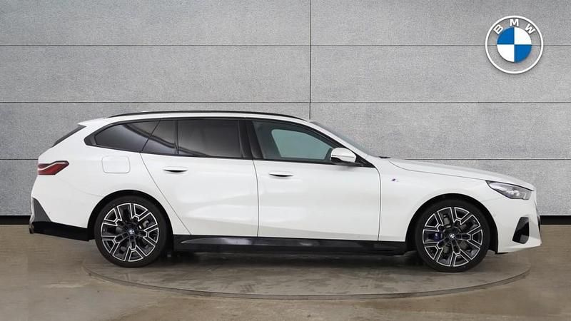 Used BMW 530e M Sport 295 HP (216 kW) 2025 White Estate