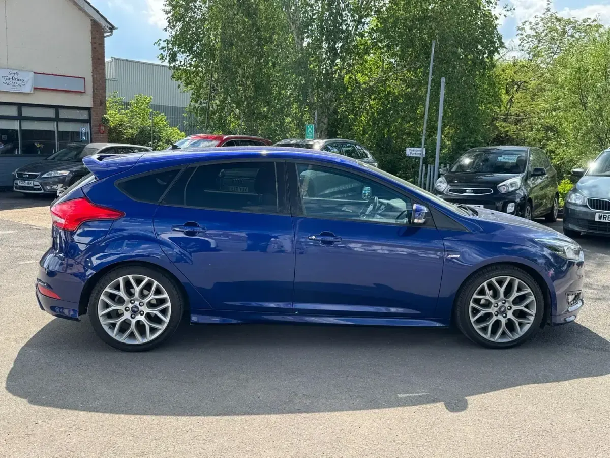 Second-hand Ford Focus ST-Line 2017 Albastru Hatchback