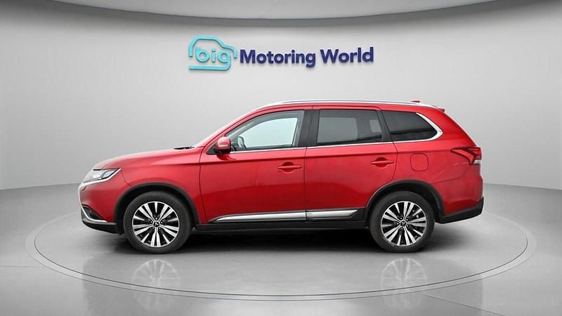 Used Mitsubishi Outlander 150 HP (110 kW) 2020 Red SUV