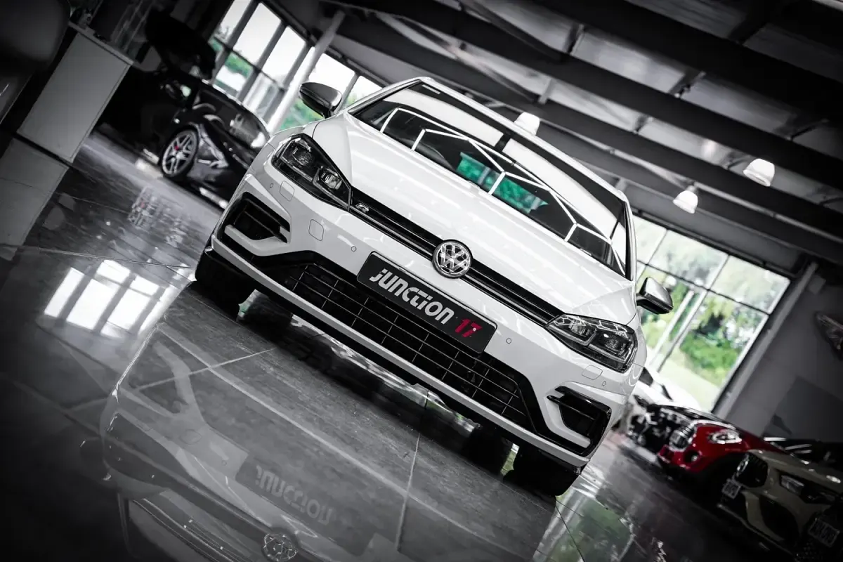 Second-hand VW Golf VII R 300 CP (220 kW) 2019 Alb Hatchback