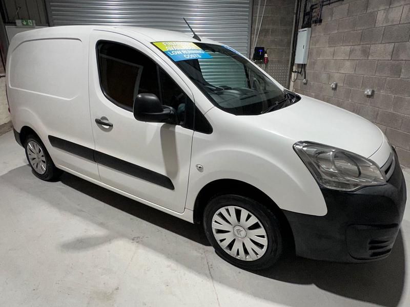 Used Citroën Berlingo 75 HP (55 kW) 2016 White MPV