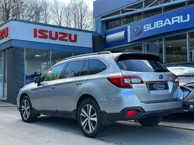 Begagnad Subaru Outback Premium 175 HK (128 kW) 2018 Silver Kombi