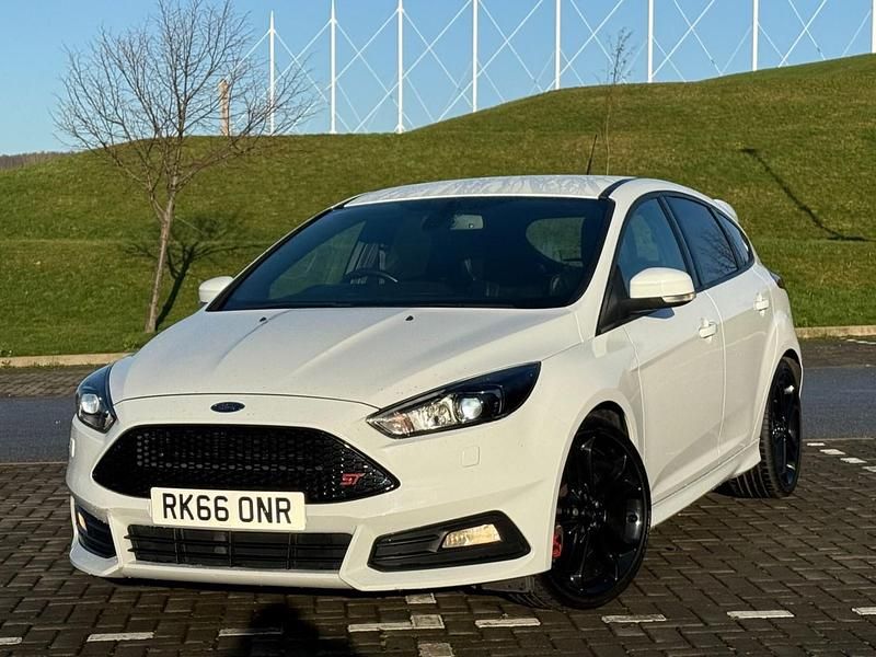 Used Ford Focus ST 2016 White Hatchback