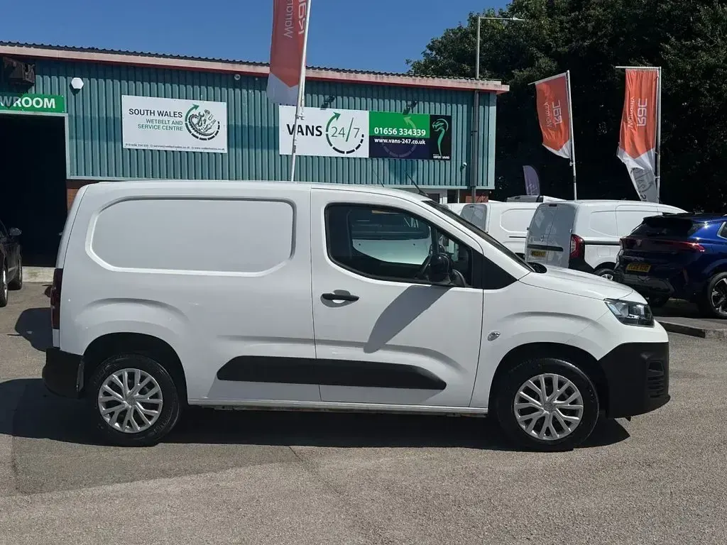 Used Citroën Berlingo 2022 White MPV