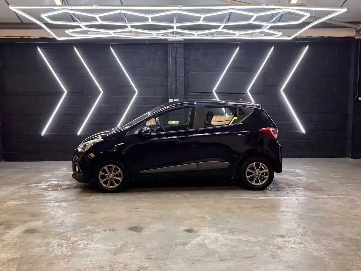Used Hyundai i10 Premium 67 HP (49 kW) 2015 Black Hatchback