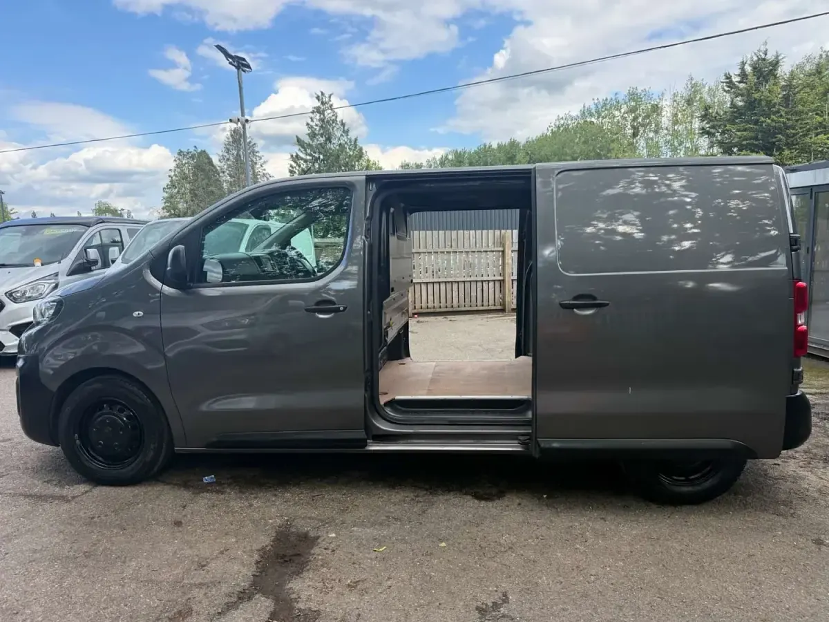Usado Peugeot Expert 2017 Cinzento Van