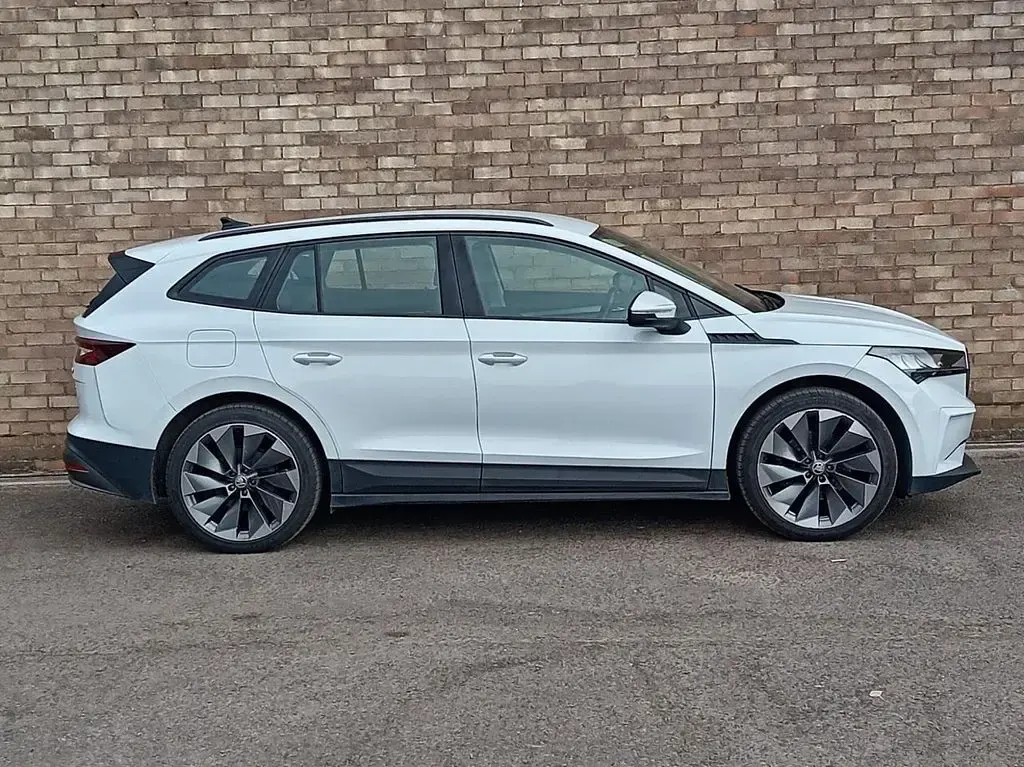 Used Skoda Enyaq iV 119 kW (163 HP) 2022 White SUV