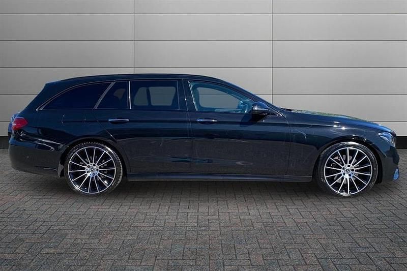 Begagnad Mercedes E220 AMG line 194 HK (142 kW) 2020 Svart Kombi