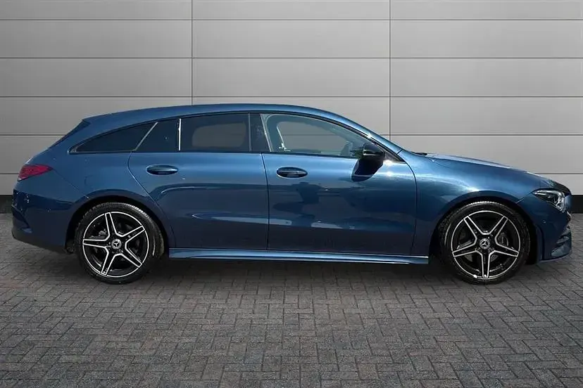 Used Mercedes CLA200 Executive 163 HP (119 kW) 2023 Blue Estate