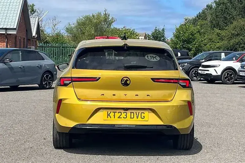 Used Vauxhall Astra S 130 HP (95 kW) 2023 Yellow/black Hatchback