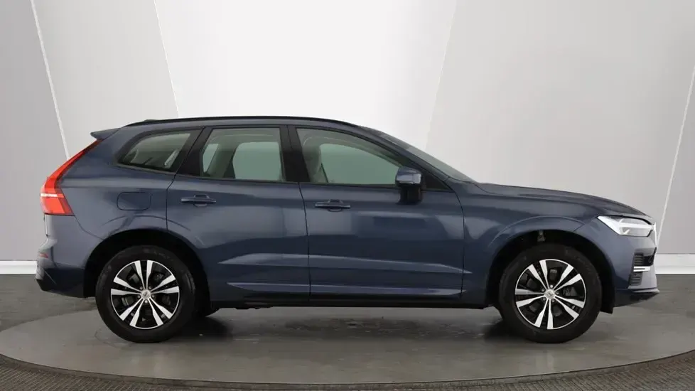 Used Volvo XC60 Core 250 HP (183 kW) 2023 Blue SUV