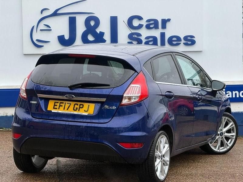 Used Ford Fiesta Titanium 100 HP (73 kW) 2017 Blue Hatchback