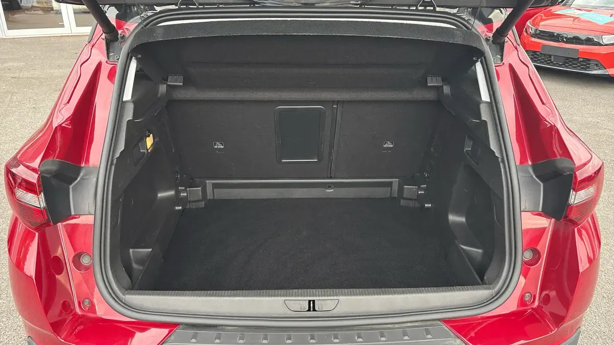 Used Vauxhall Grandland X Edition 130 HP (95 kW) 2021 Red SUV