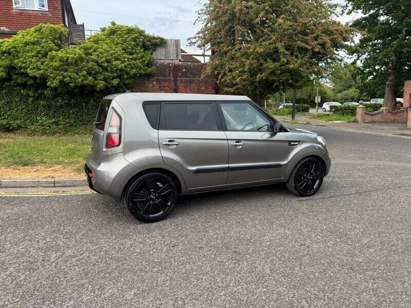 Image 3/4