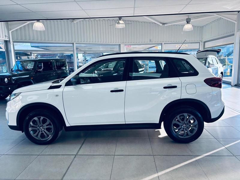 Second-hand Suzuki Vitara 2023 Alb Hatchback