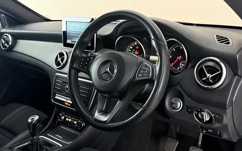Used Mercedes CLA200 136 HP (100 kW) 2017 White Coupe