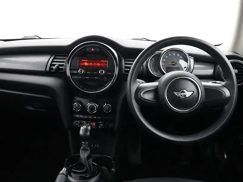 Used Mini Cooper Hatch 134 HP (98 kW) 2017 Silver Hatchback