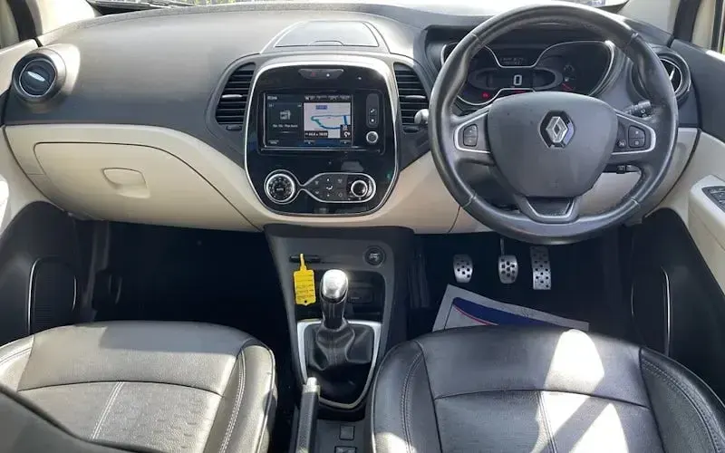 Used Renault Captur Signature 90 HP (66 kW) 2018 White SUV