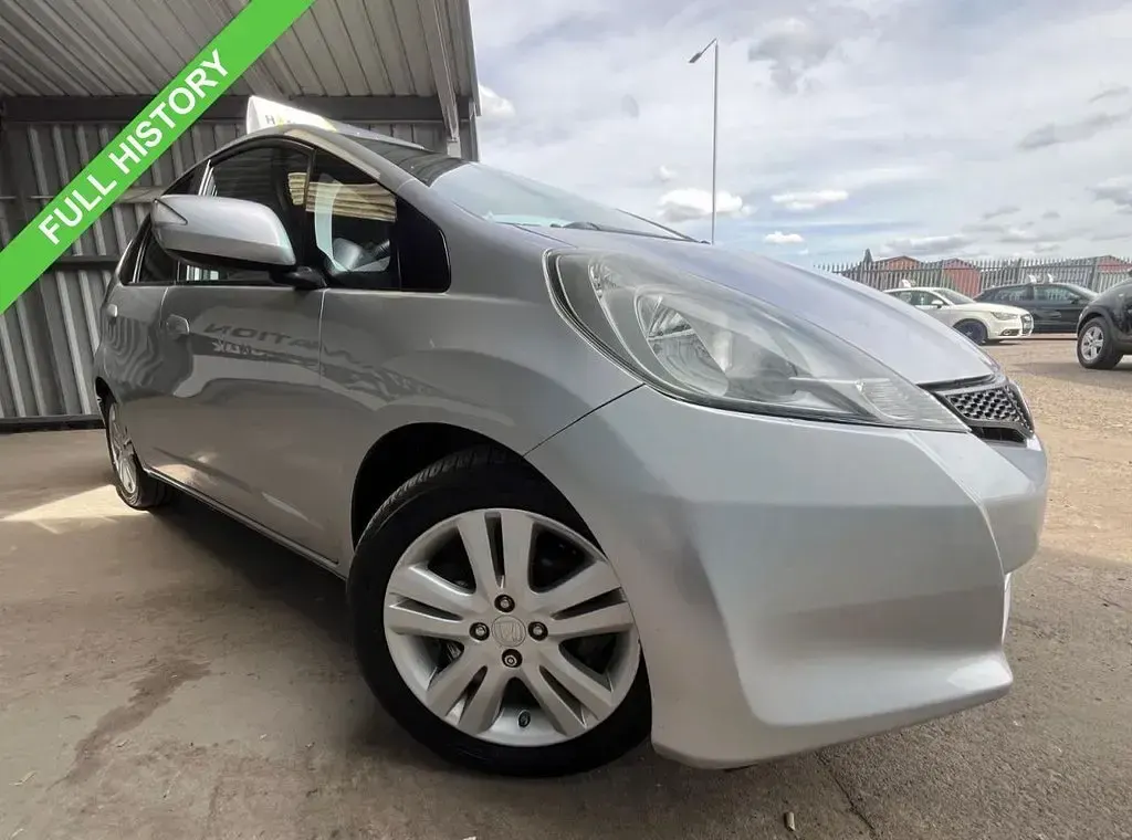 Used Honda Jazz ES 99 HP (72 kW) 2015 Silver Hatchback