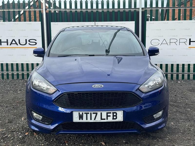 Used Ford Focus ST-Line 125 HP (91 kW) 2017 Blue Hatchback