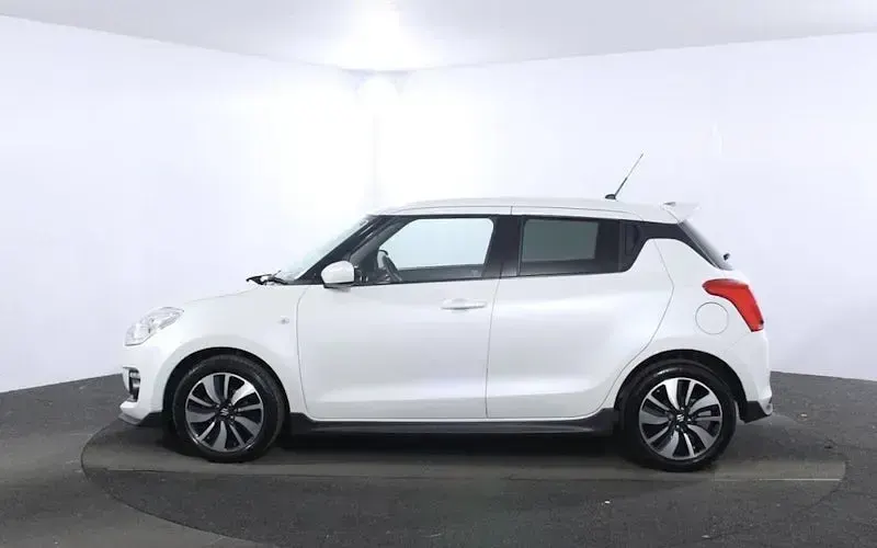 Used Suzuki Swift 90 HP (66 kW) 2020 White Hatchback