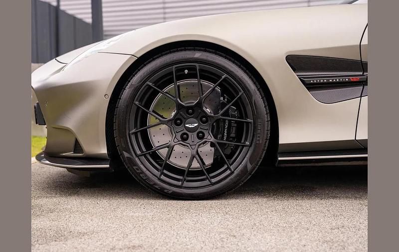 Used Aston Martin Vanquish 835 HP (614 kW) 2025 Green Coupe