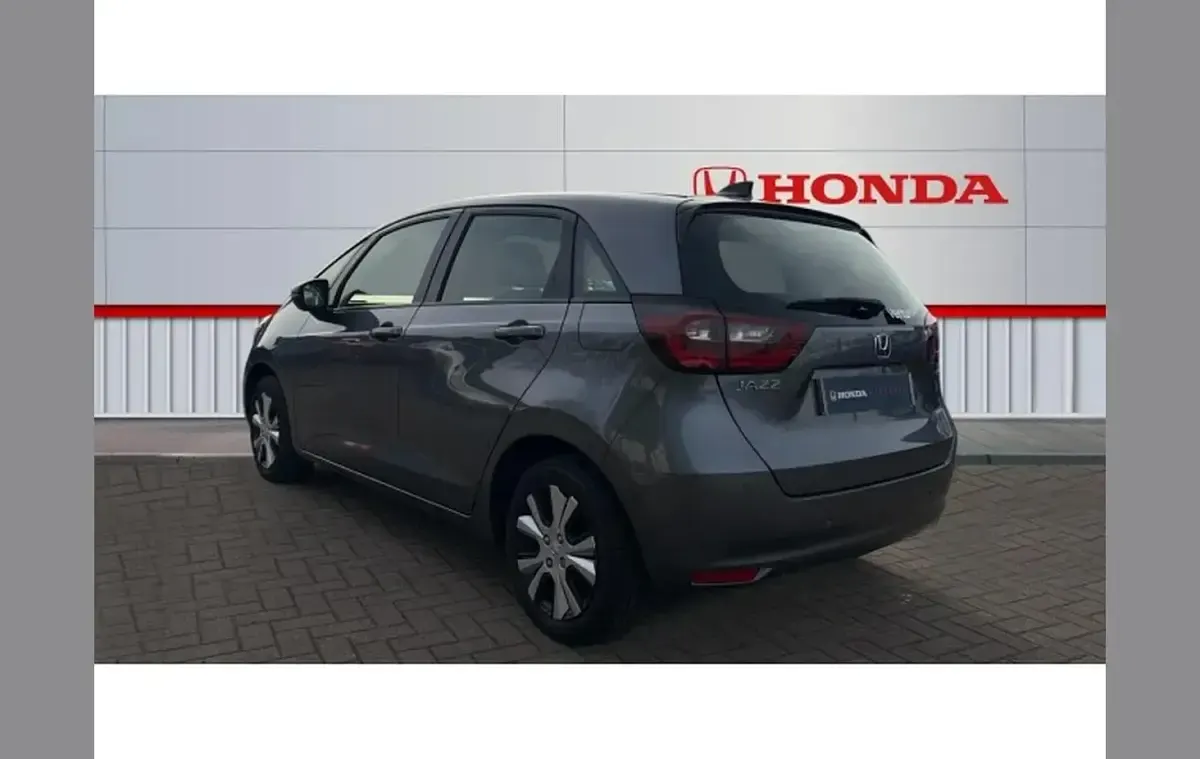 Usado Honda Jazz Hybrid 109 CV (80 kW) 2023 Gris Utilitario