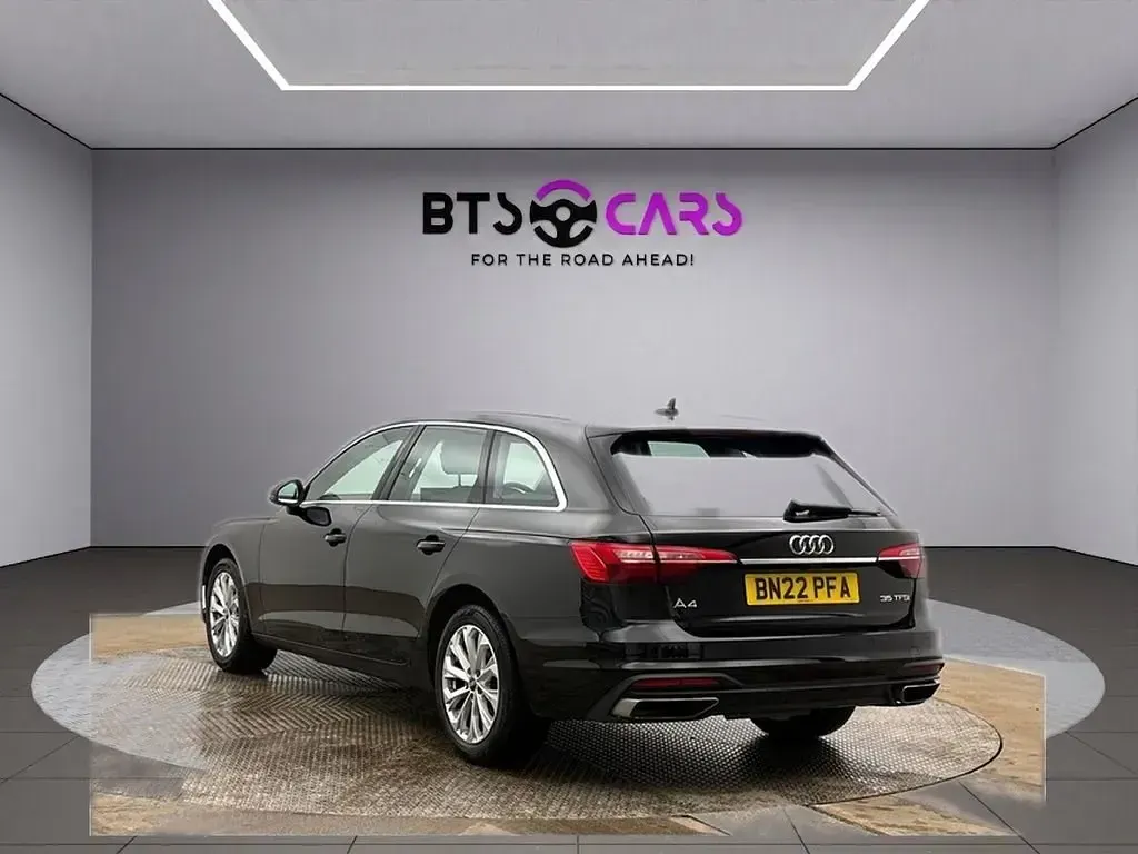 Używany Audi A4 Comfort 150 KM (110 kW) 2022 Czarny Kombi