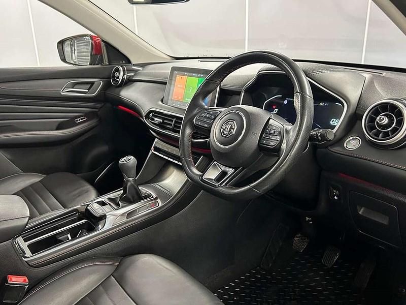 Used MG HS Exclusive 162 HP (119 kW) 2022 Red SUV