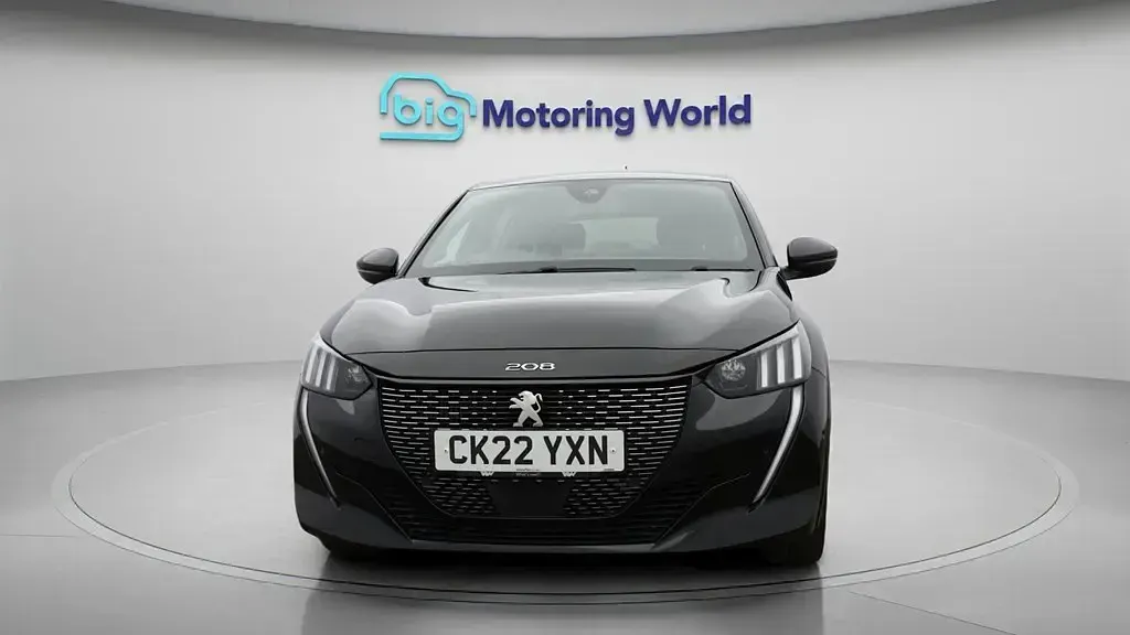 Second-hand Peugeot 208 Premium 100 CP (73 kW) 2022 Negru Hatchback
