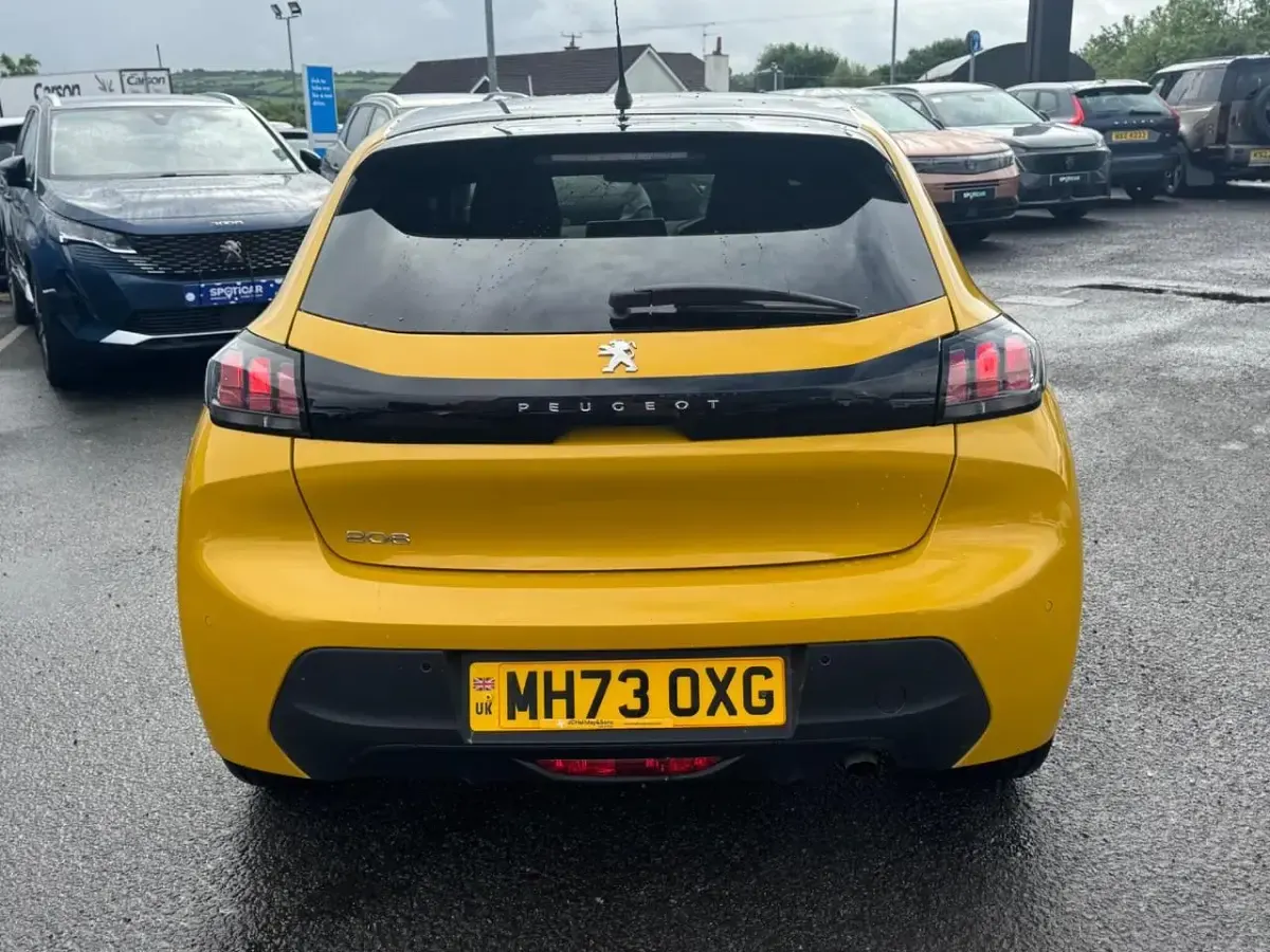 Used Peugeot 208 Active+ 74 HP (54 kW) 2024 Yellow Hatchback