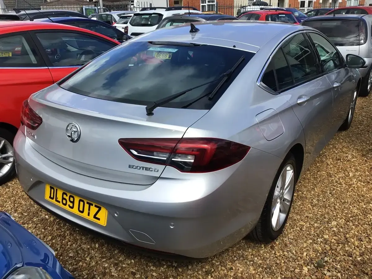 Begagnad Vauxhall Insignia Sport 110 HK (80 kW) 2019 Silver Halvkombi