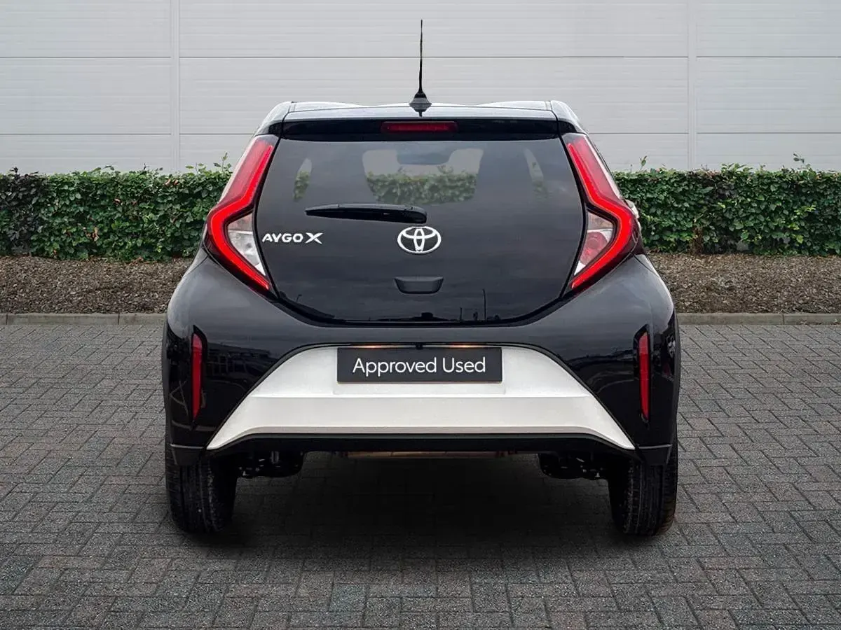 New Toyota Aygo X 72 HP (52 kW) 2025 White SUV