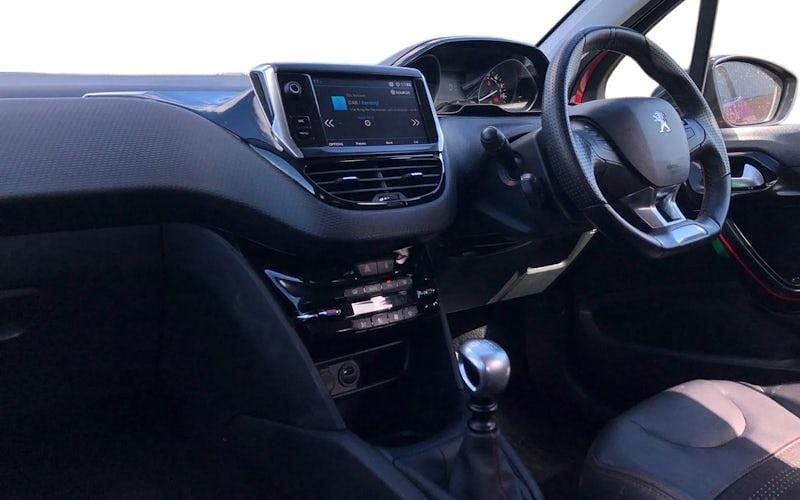 Used Peugeot 208 GT-line 109 HP (80 kW) 2018 Red Hatchback