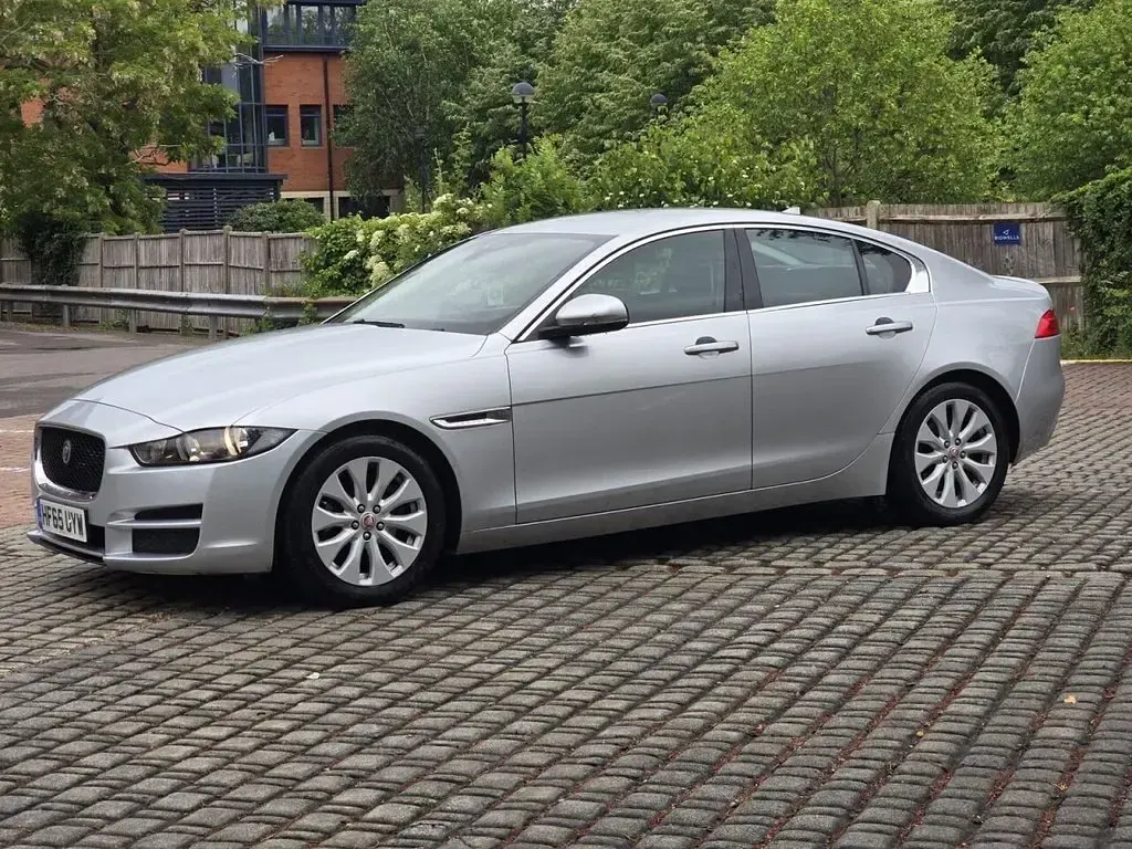 Used Jaguar XE Prestige 180 HP (132 kW) 2015 Silver Sedan