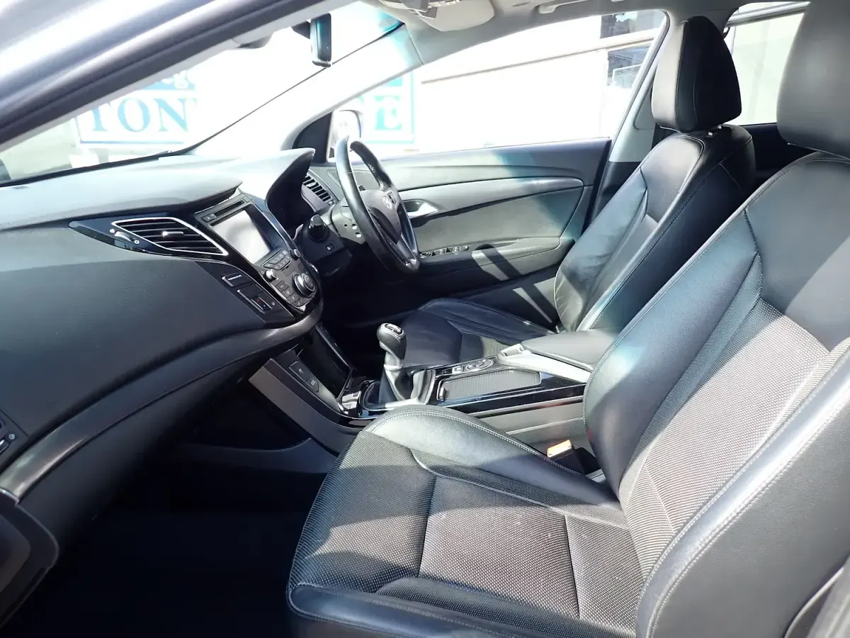 Used Hyundai i40 Premium 141 HP (103 kW) 2015 Silver Estate