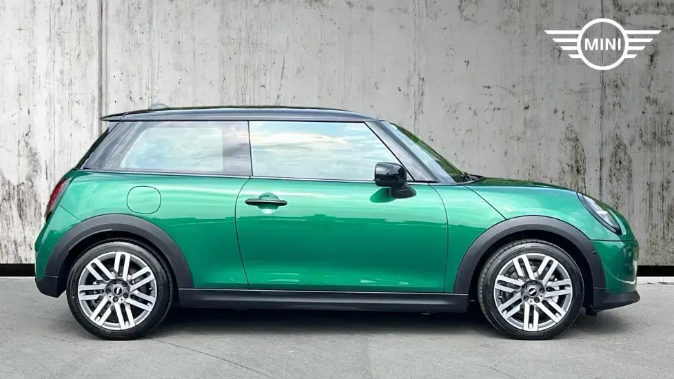 Used Mini Cooper Hatch 113 kW (154 HP) 2025 Green Hatchback