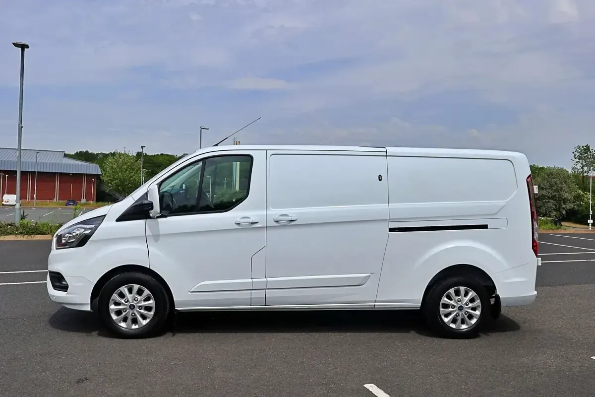 Used Ford Transit Custom Limited 170 HP (125 kW) 2023 White Van