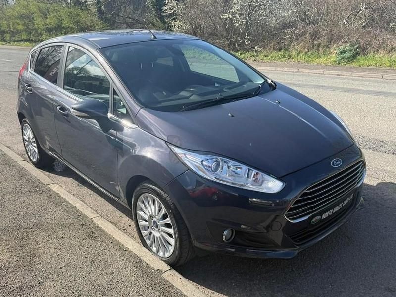 Used Ford Fiesta Titanium 105 HP (77 kW) 2013 Grey Hatchback